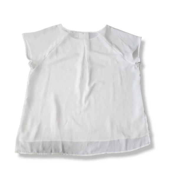 Chicos White Front Lace Floral Design Short Sleeved Shirt - Size 3 - Picture 2 of 3